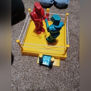 Rock em sock em robots